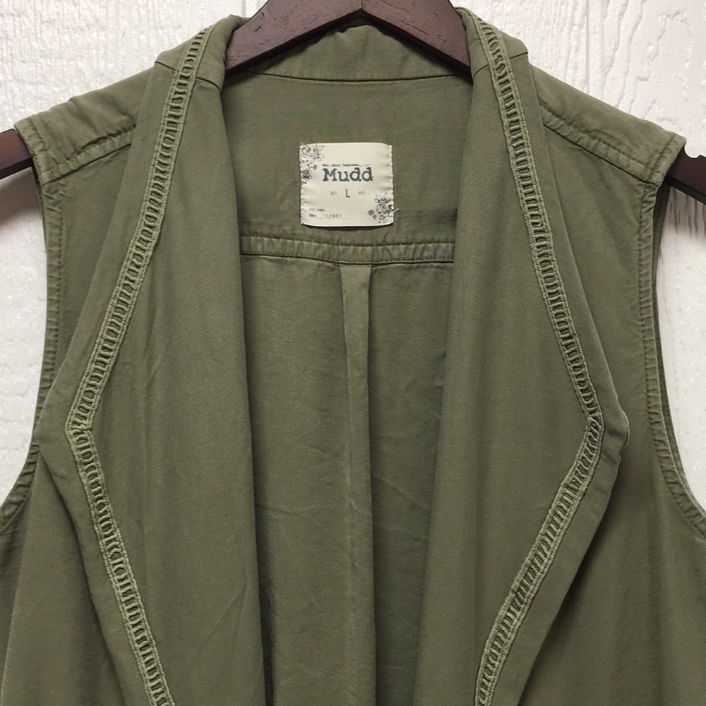 Vest - Picture 2 of 4